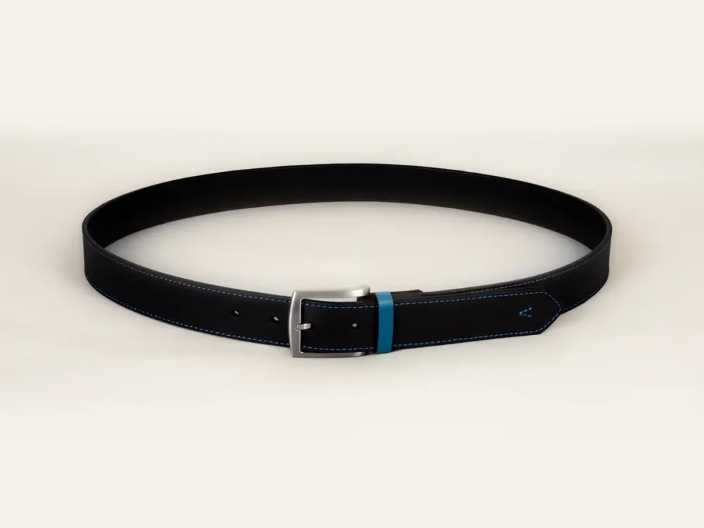 ceinture, ceinture cuir, cuir noir, atypique, cuir de vachette, ceinture en cuir noire, aparté, artisan créateur, coutures bleues