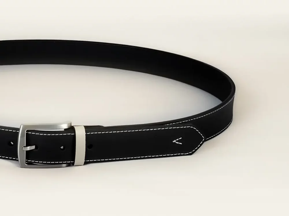 ceinture, ceinture cuir, cuir noir, atypique, cuir de vachette, ceinture en cuir noire, aparté, artisan créateur, coutures blanches