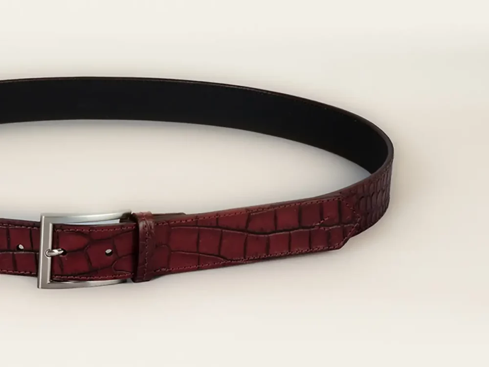 ceinture, ceinture cuir, cuir bordeaux, indomptable, cuir de vachette, ceinture en cuir bordeaux, aparté, artisan créateur, cuir crocodile