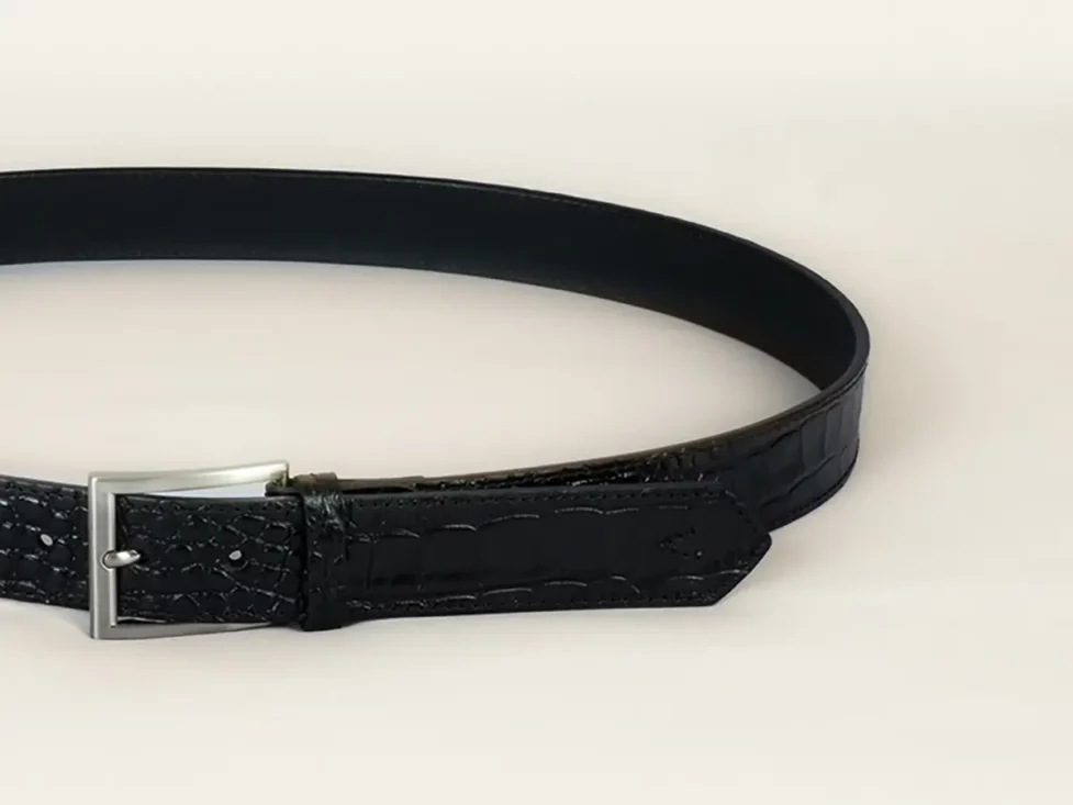 ceinture, ceinture cuir, cuir noir, indomptable, cuir de vachette, ceinture en cuir noire, aparté, artisan créateur, cuir crocodile