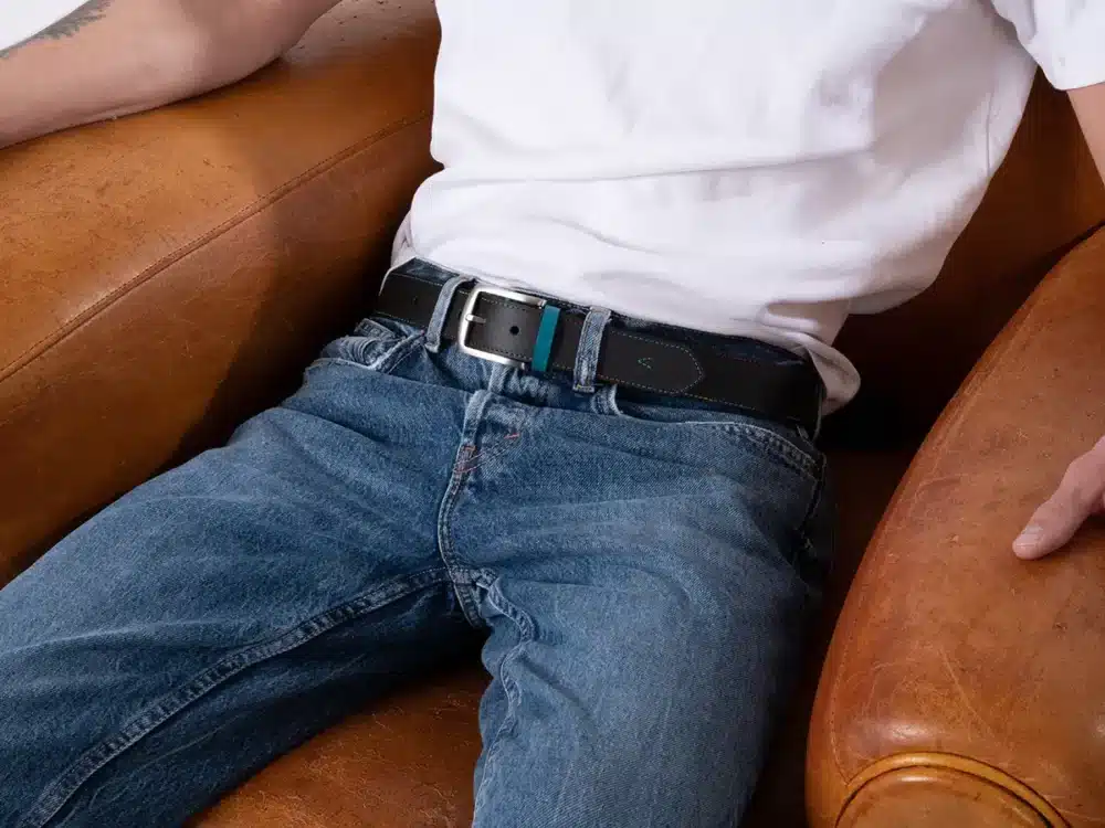 ceinture, ceinture cuir, cuir noir, atypique, cuir de vachette, ceinture en cuir noire, aparté, artisan créateur, coutures colorées